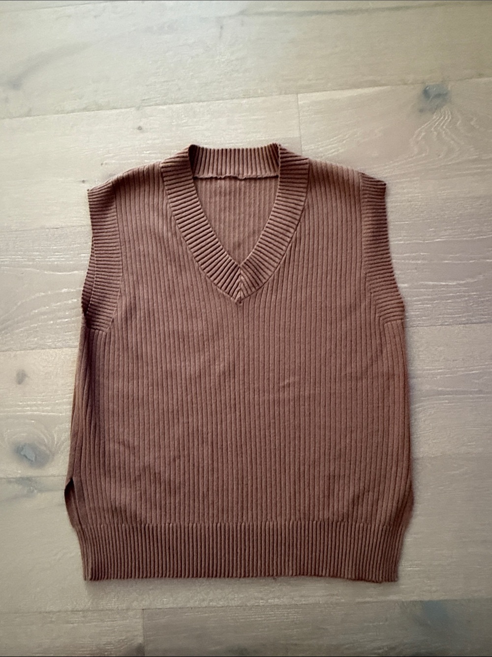Women's Ribbed V-Neck Sweater Vest in Mocha